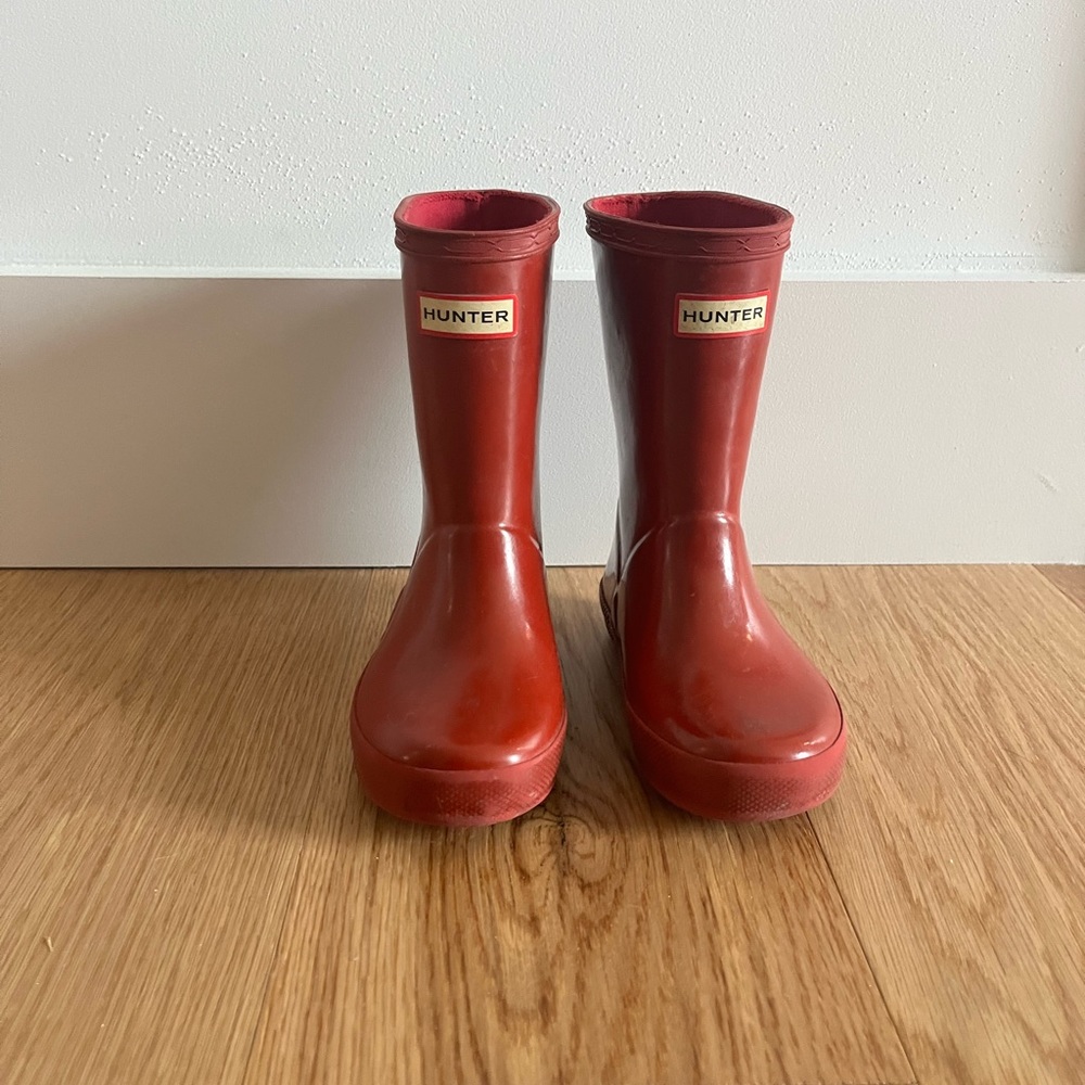 ‘First Gloss’ Hunter Rainboot in Military Red / Toddler Size 8